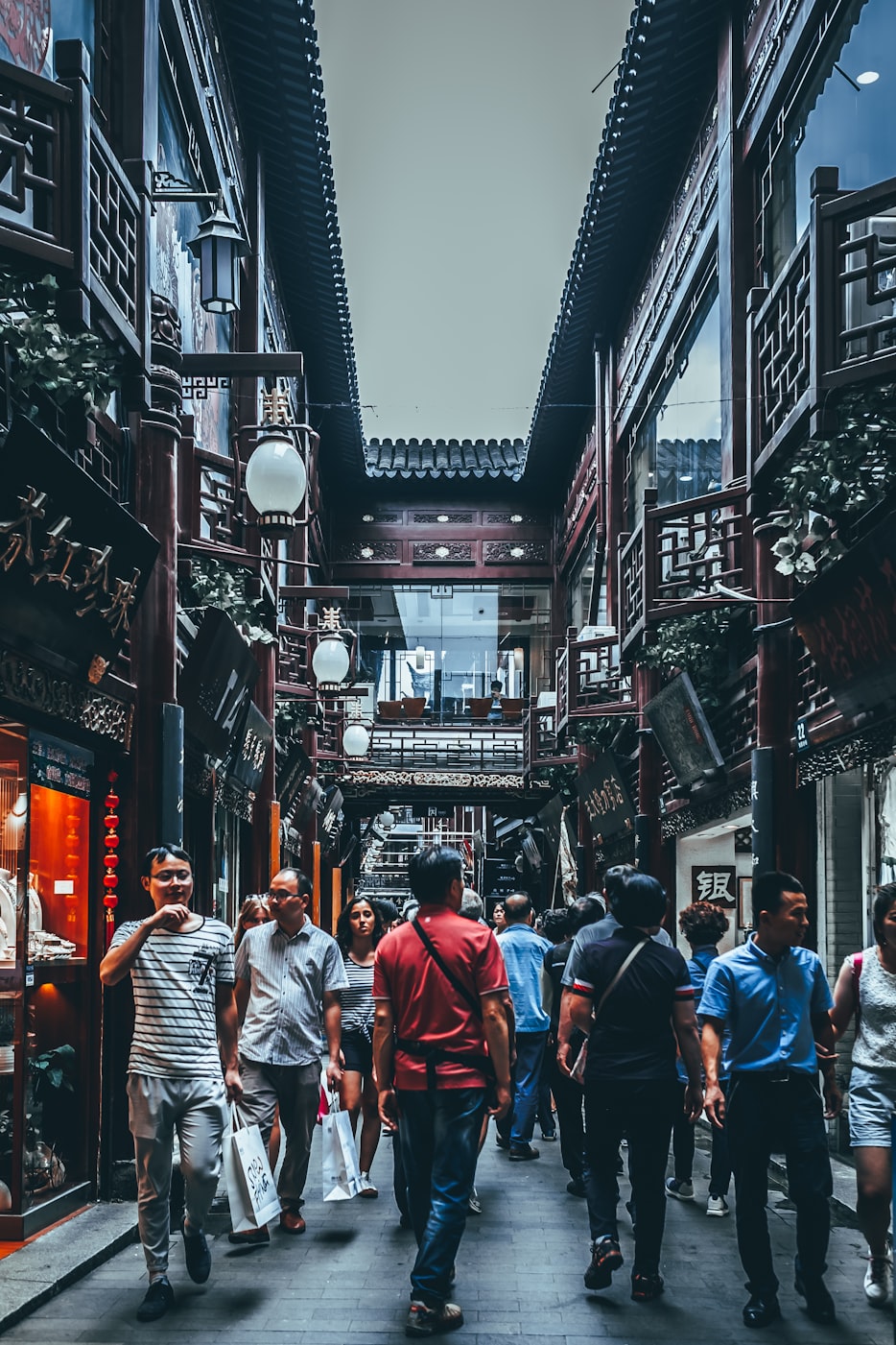 探秘上海武康路，一条街的小吃美食之旅